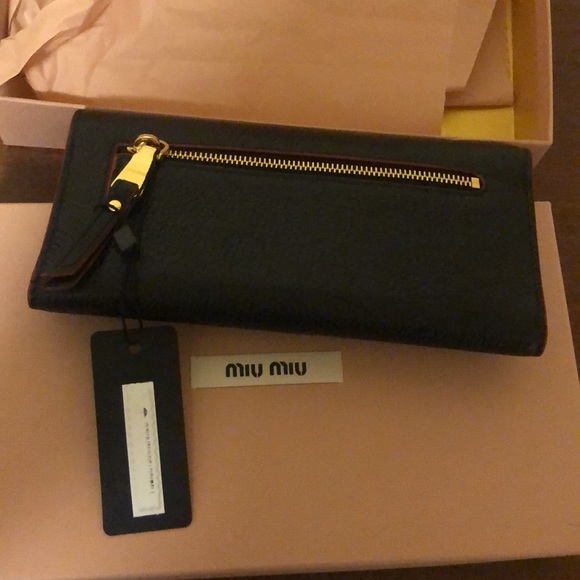 SOLD！authentic miumiu wallet - Picture 5 of 7